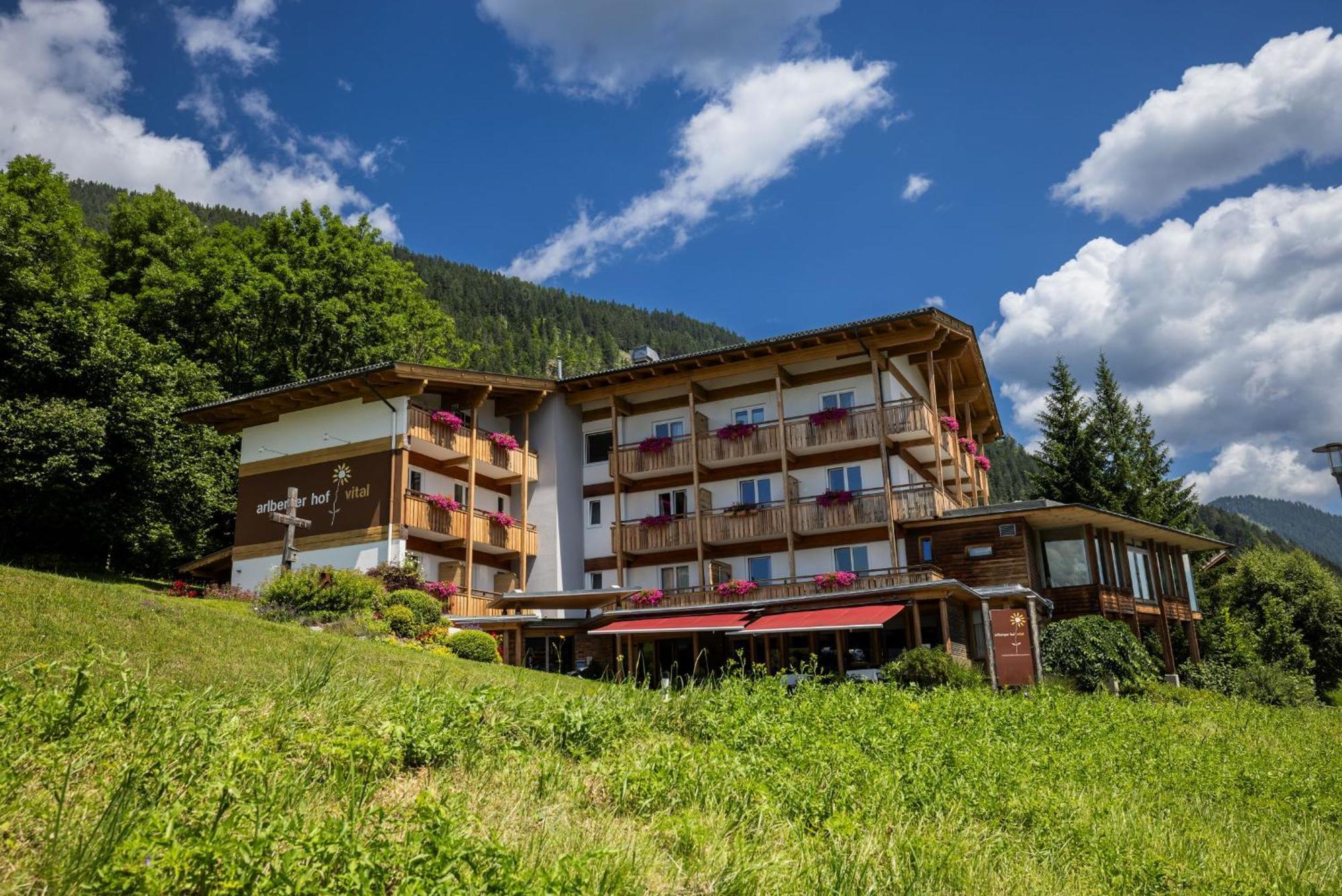 Arlbergerhof Vital Weissensee Eksteriør bilde